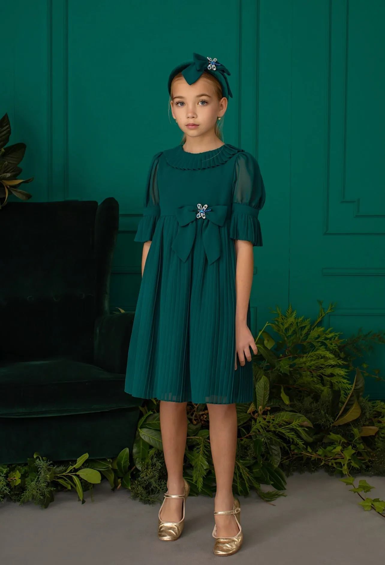 Beautiful Emerald Green chiffon dress with Bow details.Beautiful,