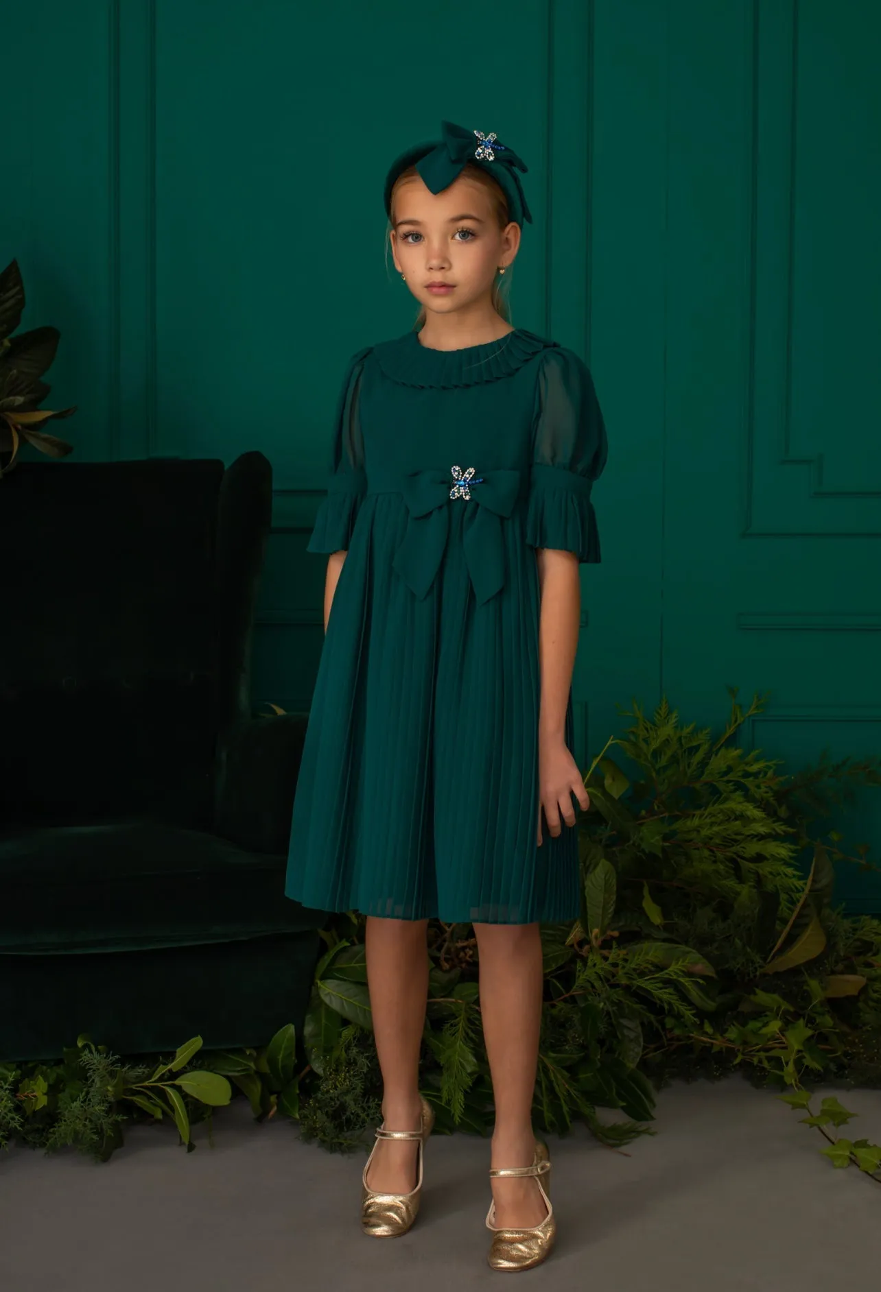 Beautiful Emerald Green chiffon dress with Bow details.Beautiful,