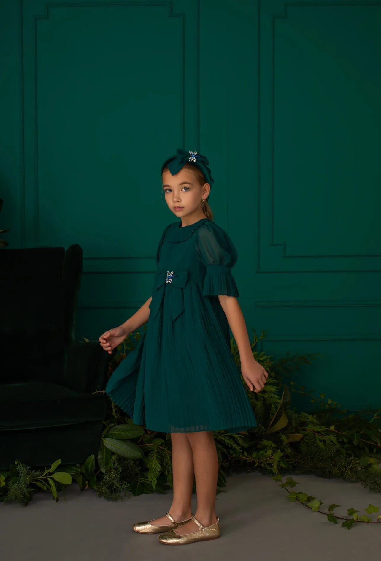 Beautiful Emerald Green chiffon dress with Bow details.Beautiful,