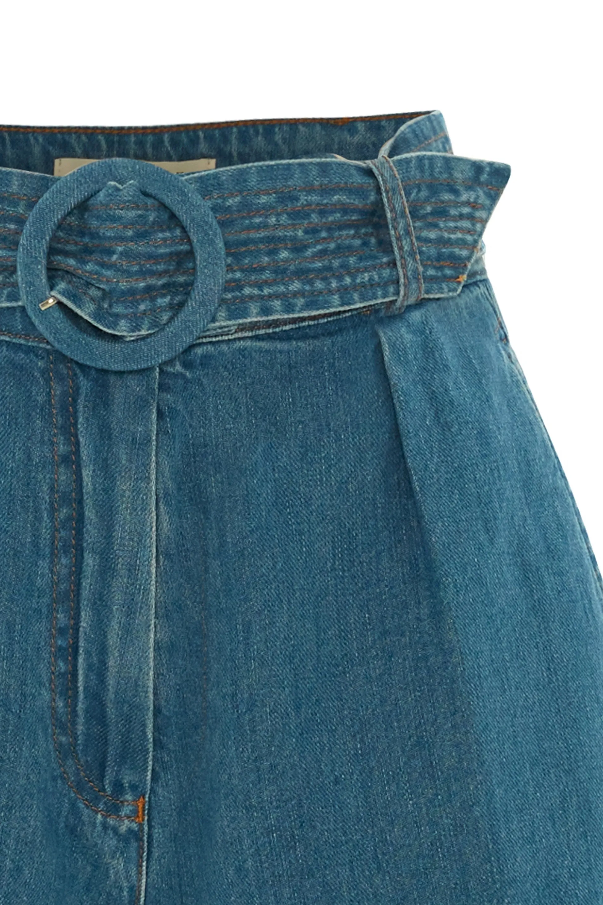Belted Casual Shorts Model with Jean Appearance