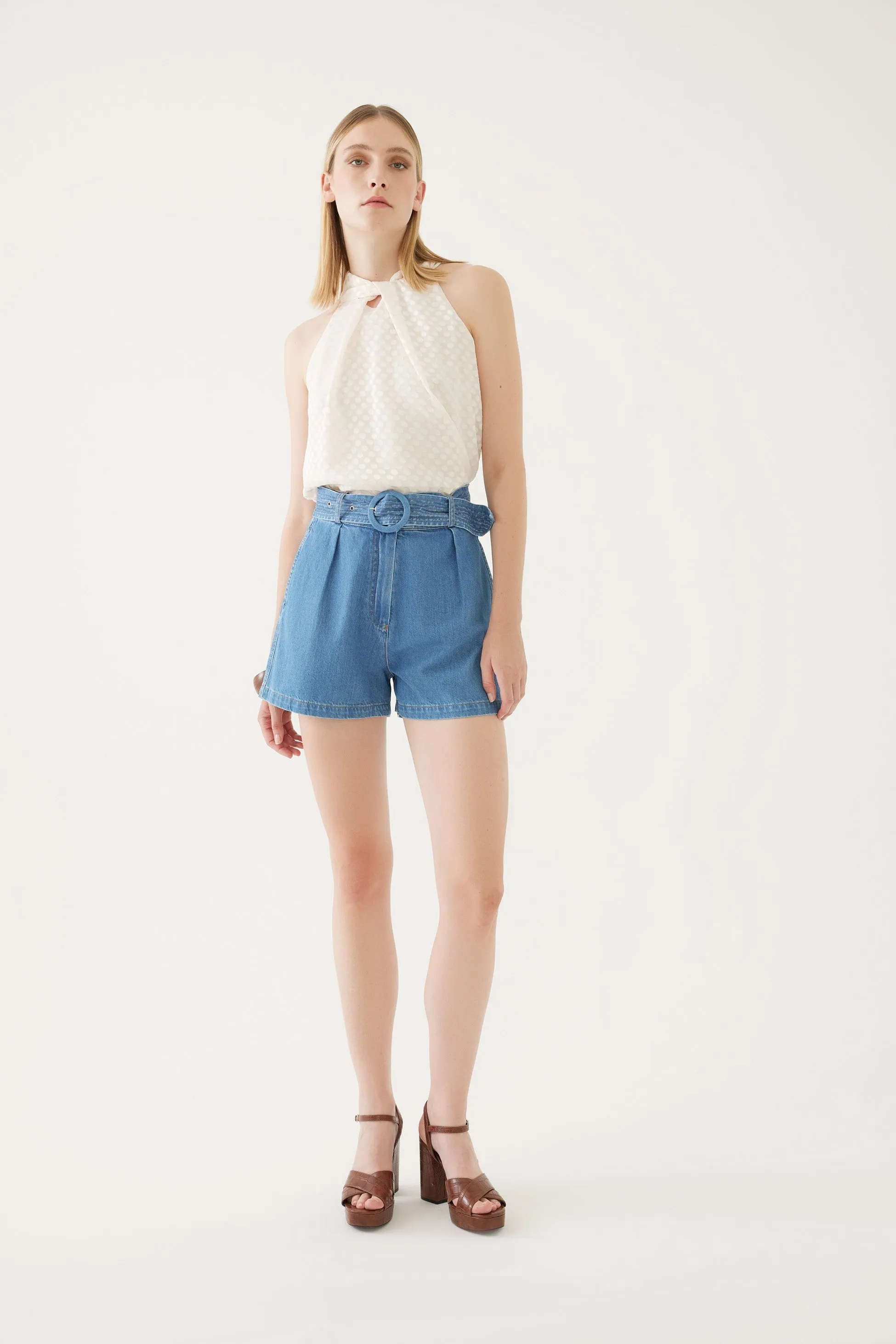 Belted Casual Shorts Model with Jean Appearance