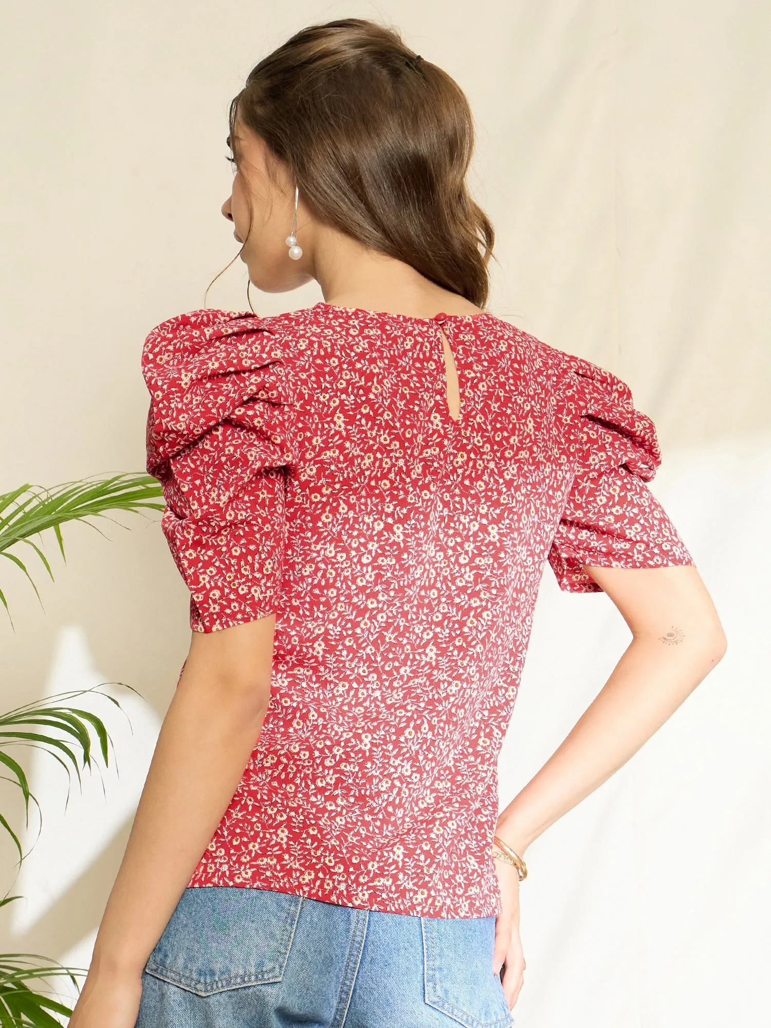 Berrylush Women Red & White Floral Printed Round Neck Puff Sleeves Back Button-Up Keyhole Regular Top