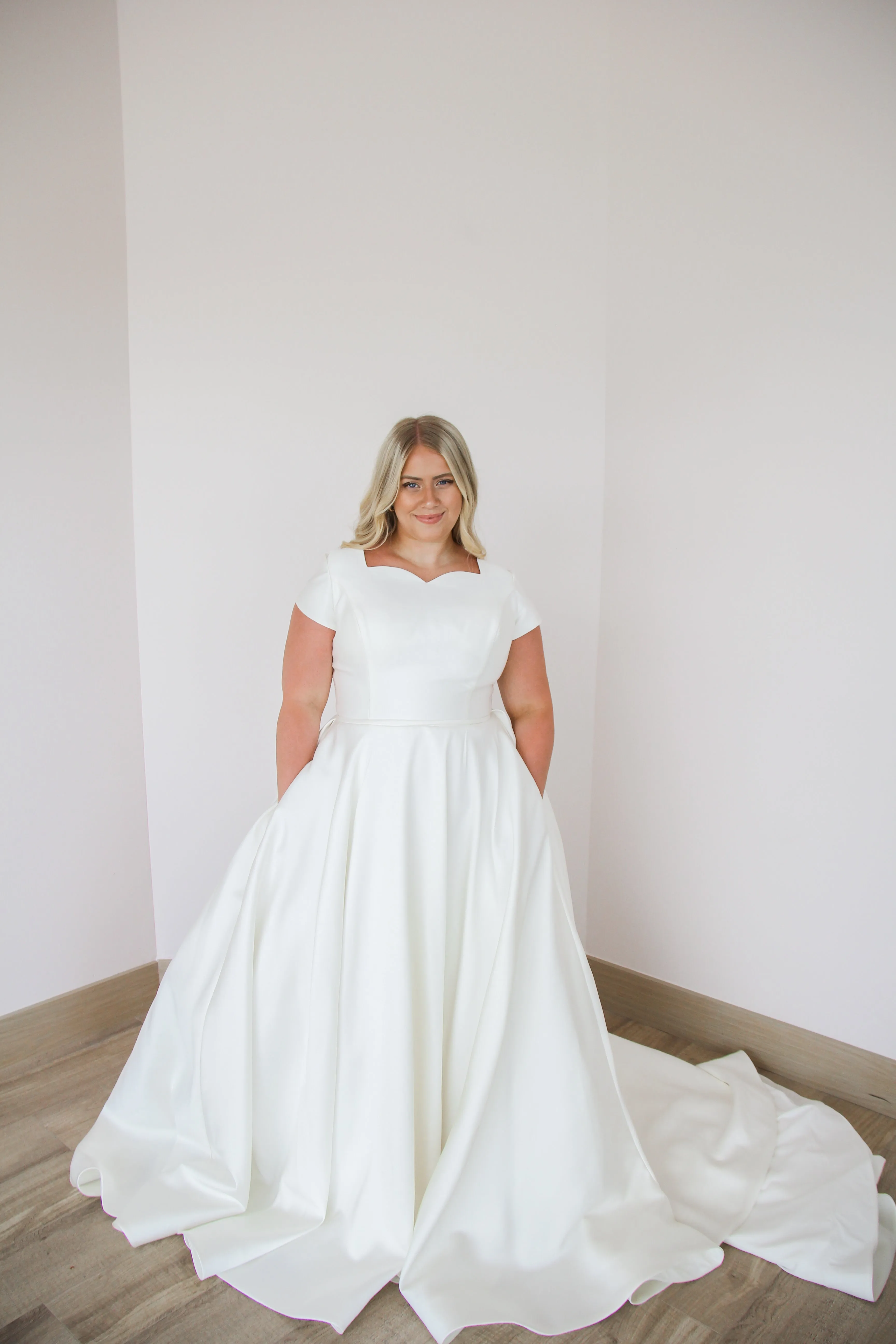 MOD221 by Mon Cheri - SAMPLE SALE
