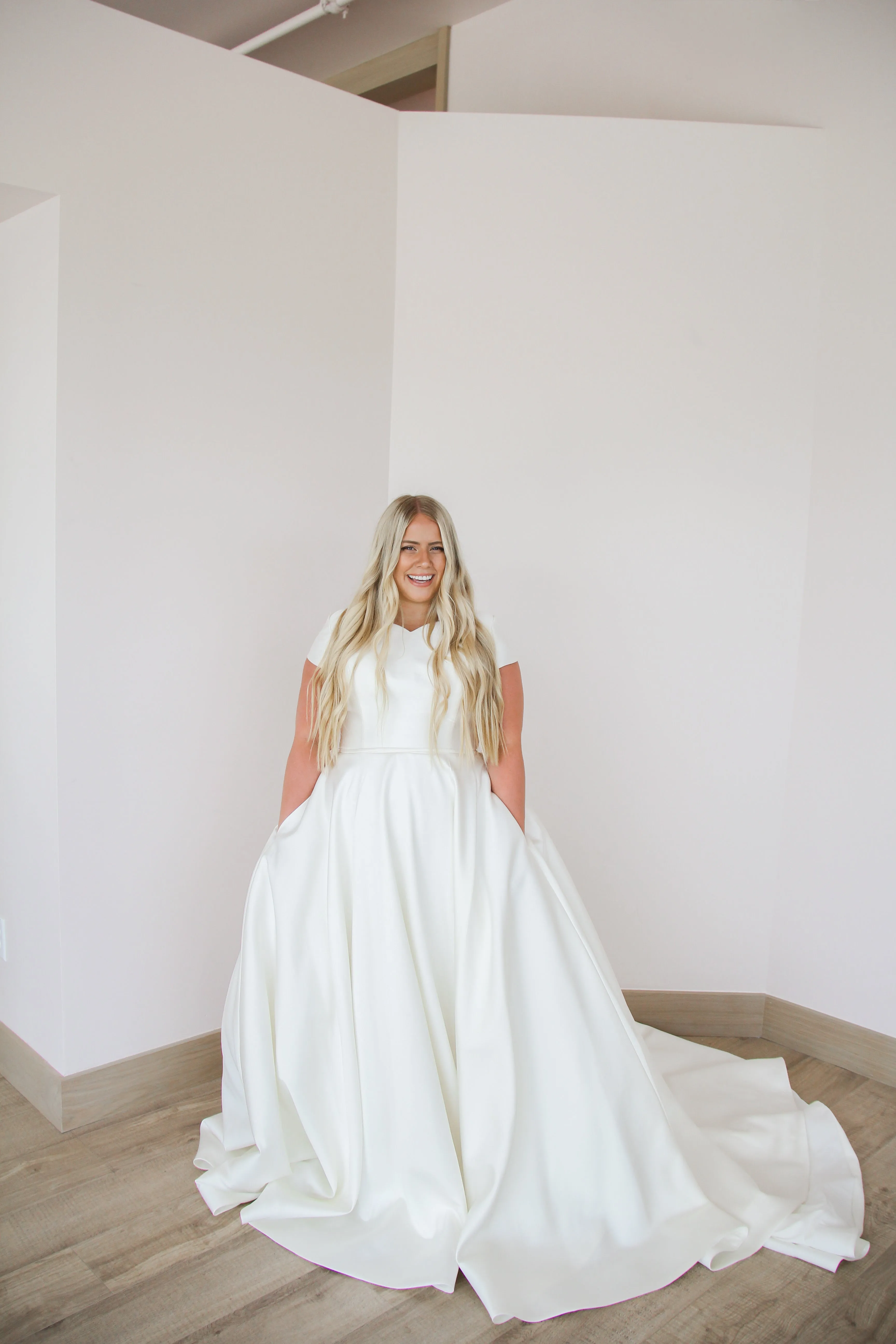 MOD221 by Mon Cheri - SAMPLE SALE