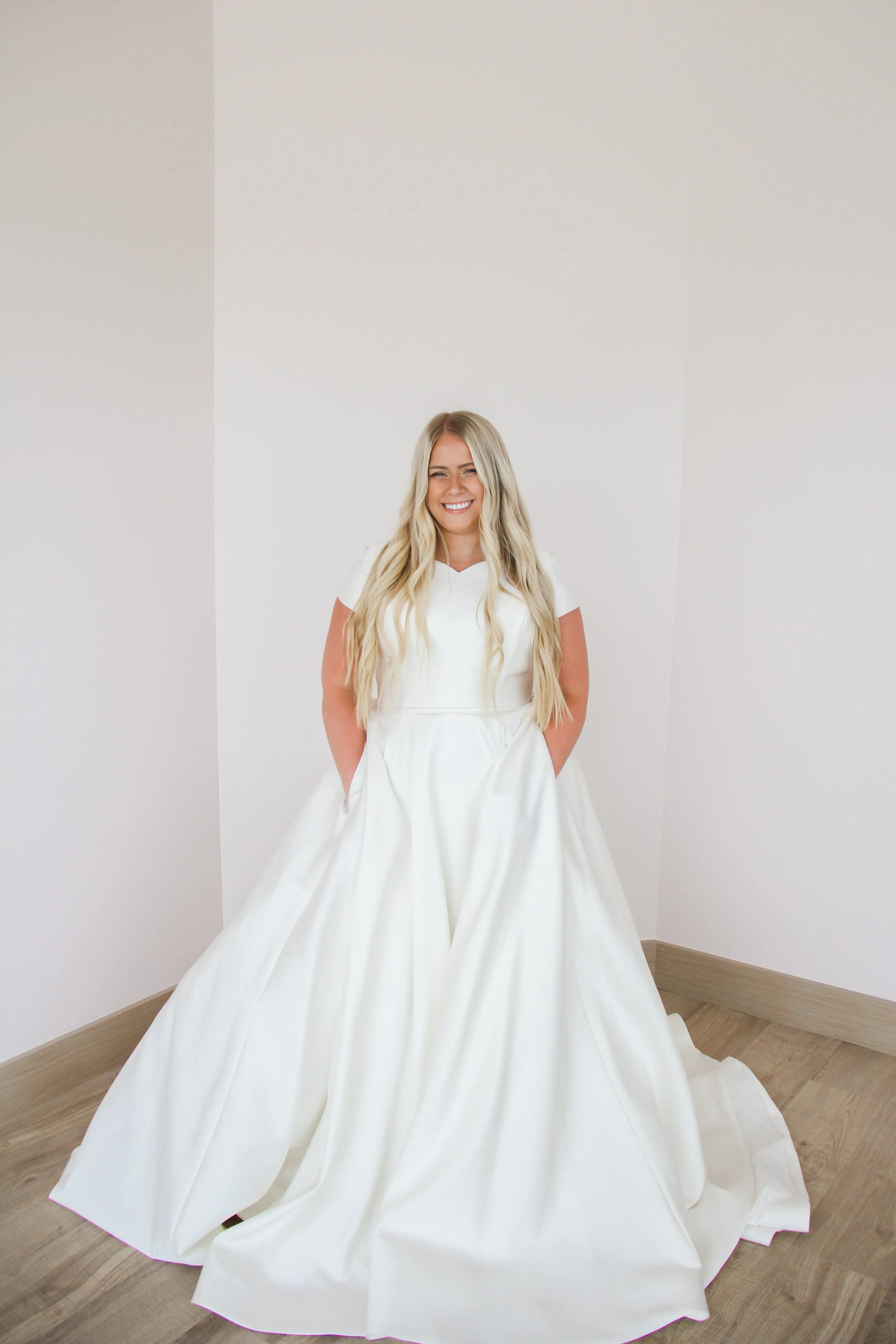 MOD221 by Mon Cheri - SAMPLE SALE