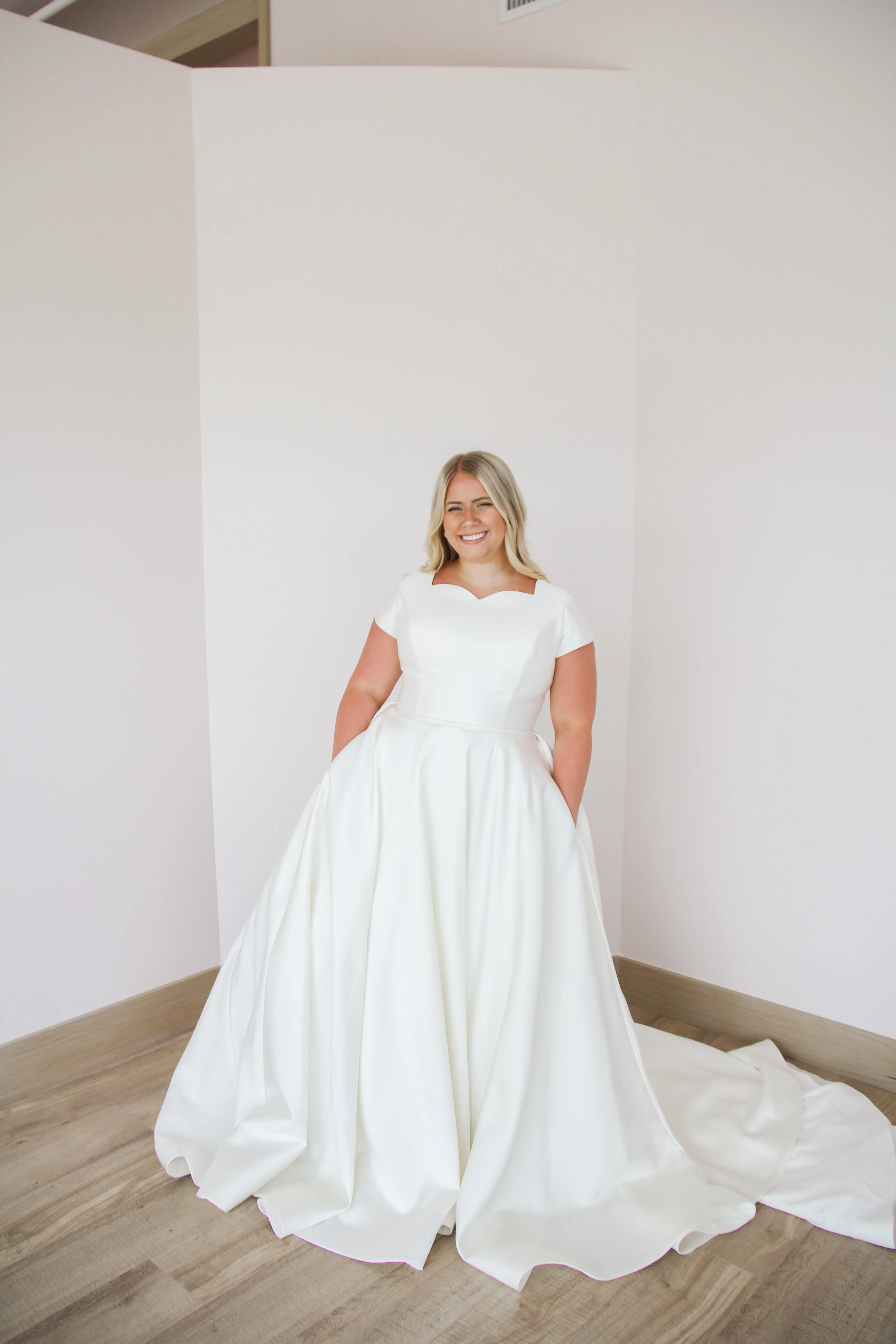MOD221 by Mon Cheri - SAMPLE SALE