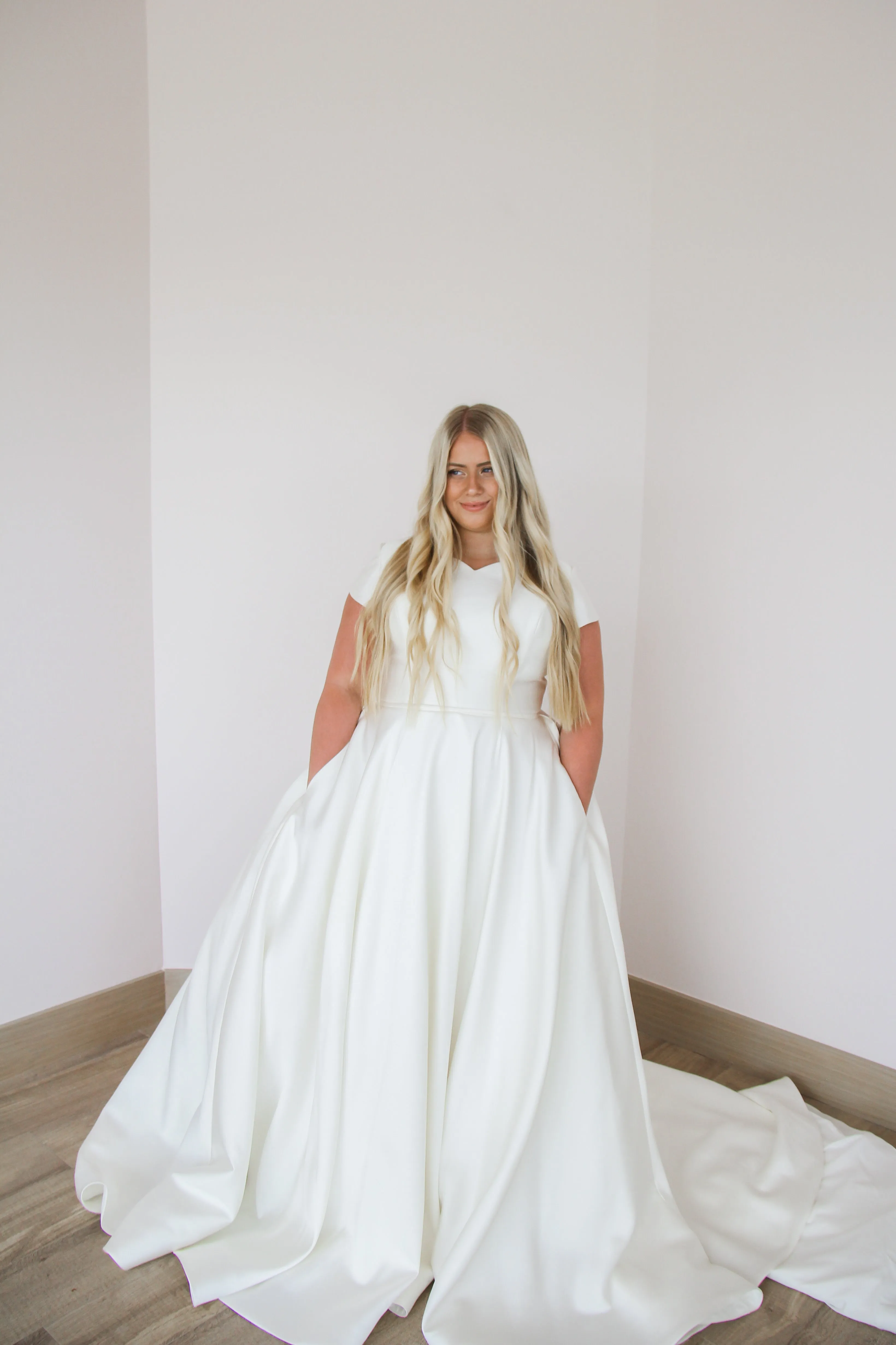 MOD221 by Mon Cheri - SAMPLE SALE
