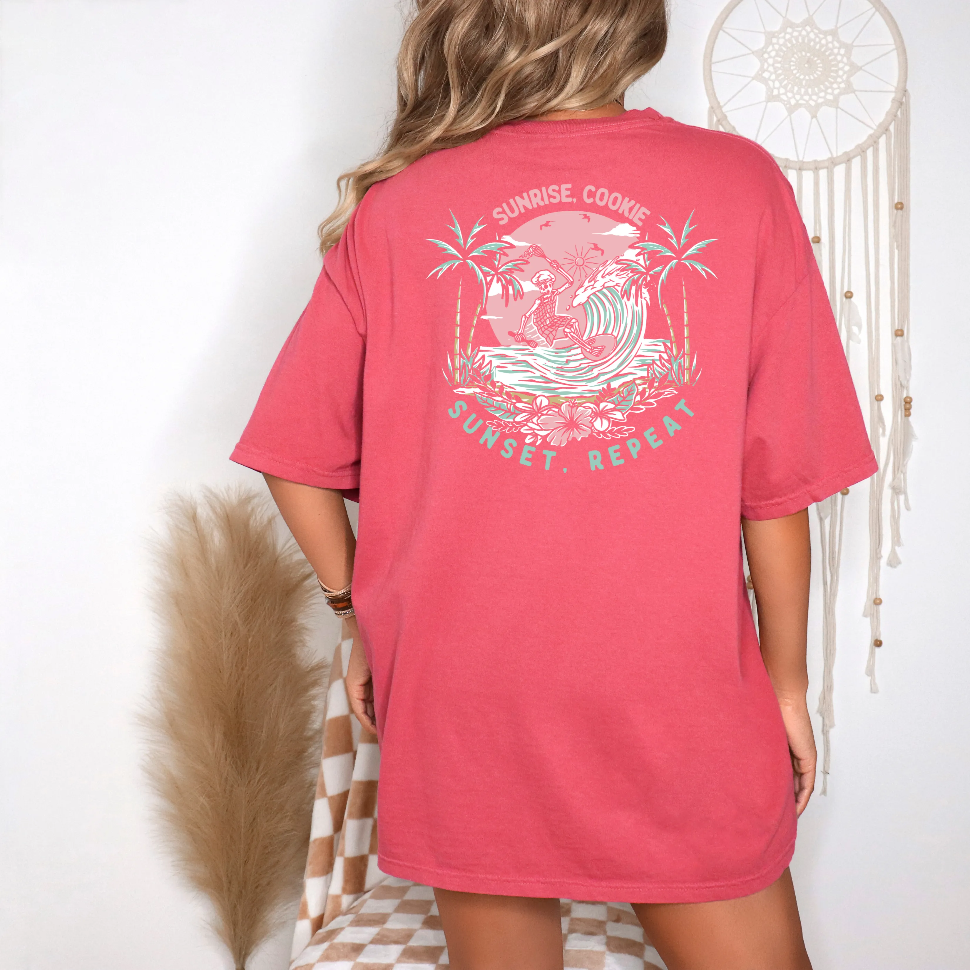 Surf Skelly [pocket & back design] - T-Shirt