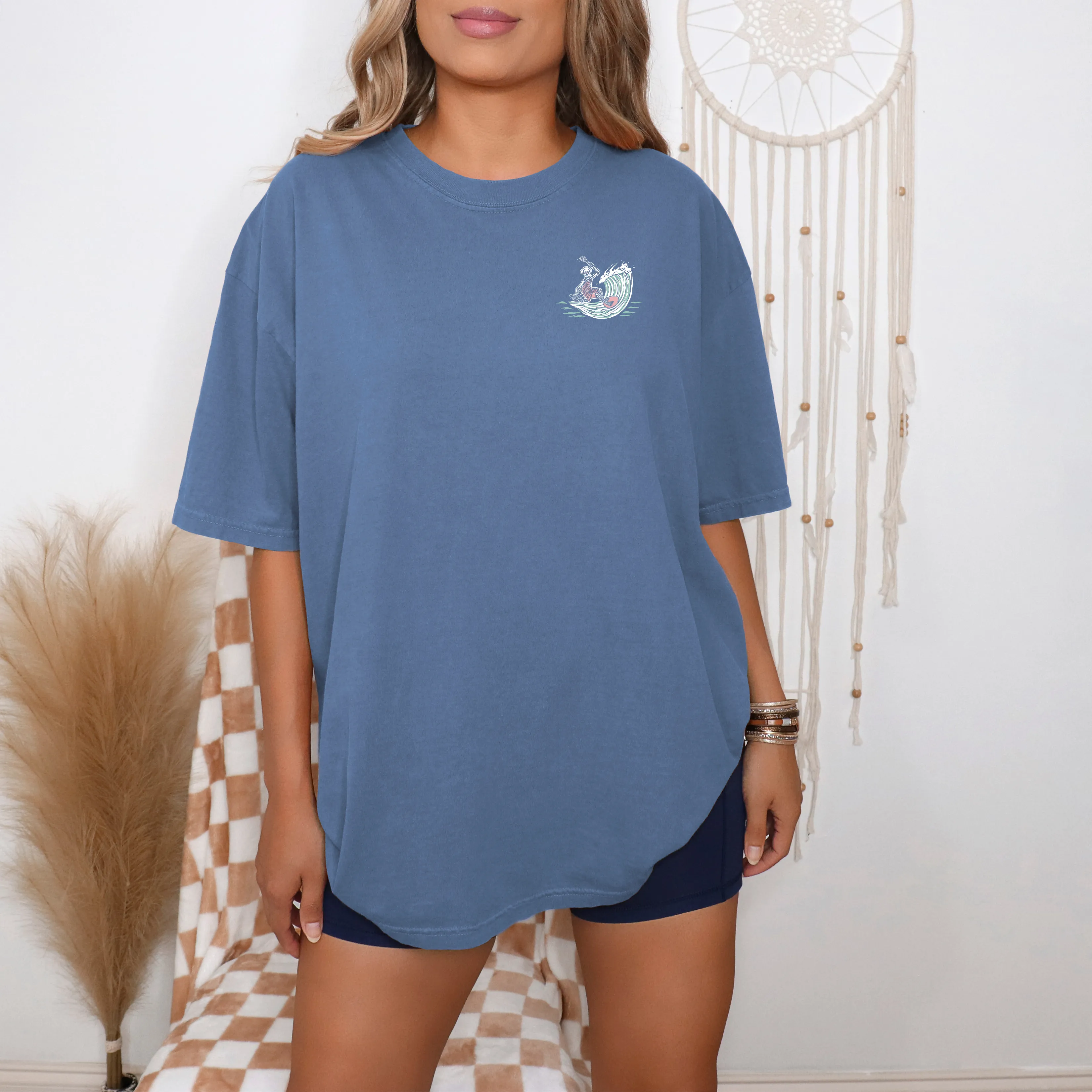 Surf Skelly [pocket & back design] - T-Shirt
