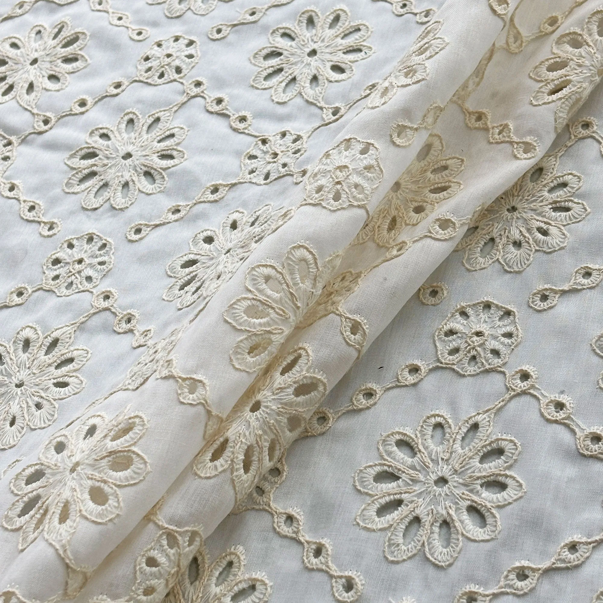 White Schiffli Embroidery Cotton Fabric DVT-23815